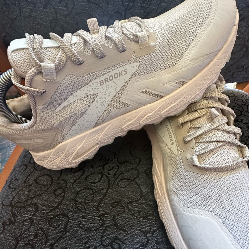 Brooks Light Gray Athletic Sneakers
